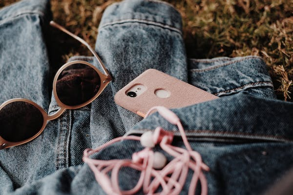 Legits and Right Ways to Store Sunglasses – SOJOS