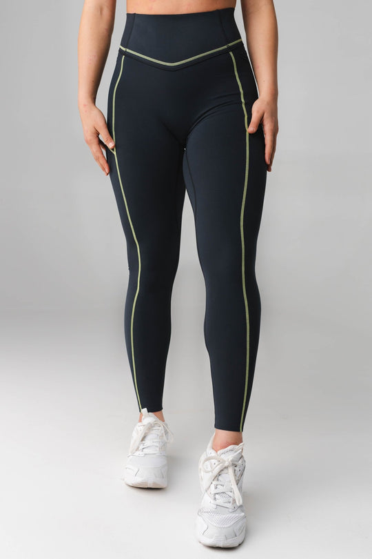 Nike Universa Women's Medium-Support High-Waisted 7/8 Leggings With Pockets  In Purple, Size: Large | DQ5897-536 | Shopping from Microsoft Start