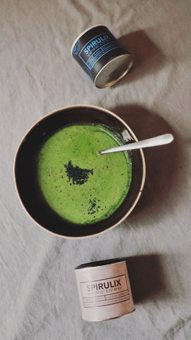 Spirulina soup with broccoli