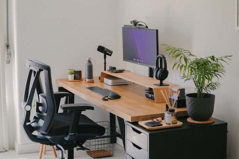 Neat and organized desk with a computer and different accessories on it.
