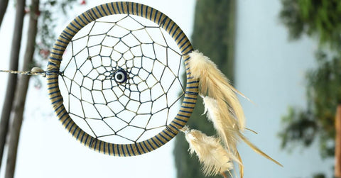 A dream catcher symbolizes the importance of understanding the language of gift-giving.
