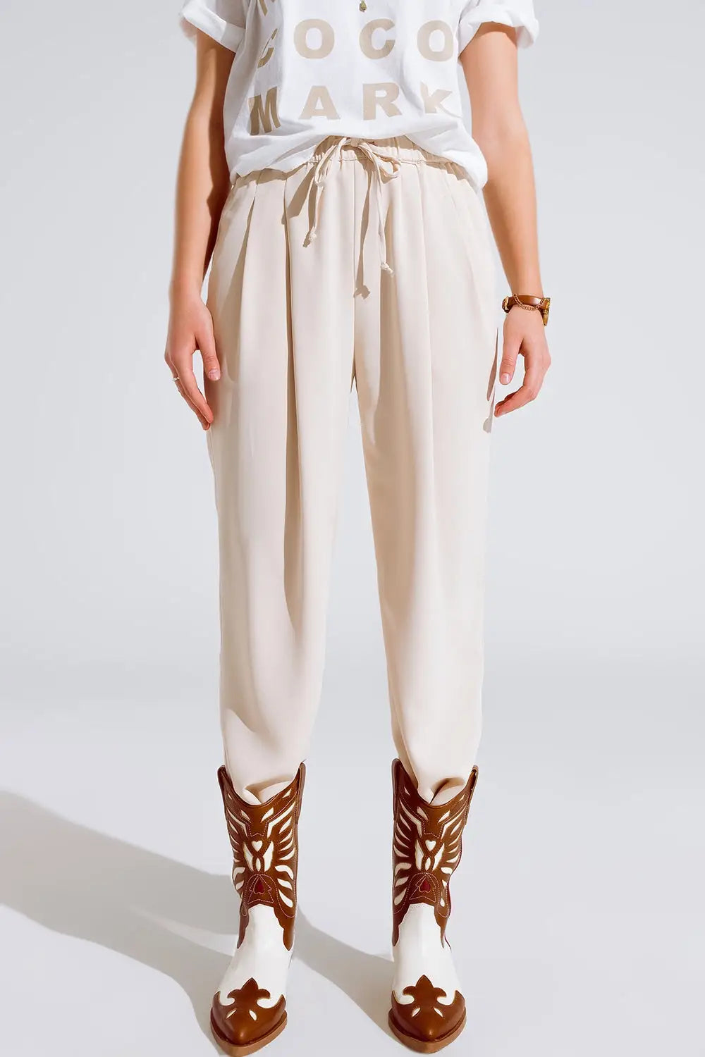 Pants In beige With Front Pockets And Drawstring Closing