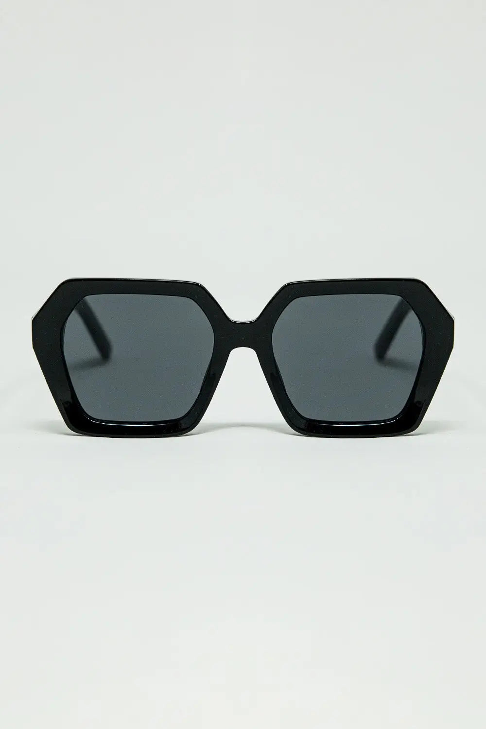Sunglasses with geometric frames in black