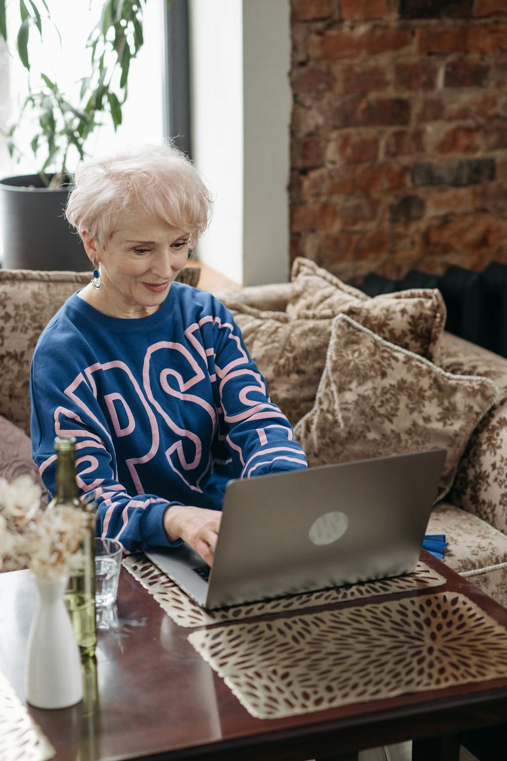 Wearing wide leg pants over 60 - sweatshirt