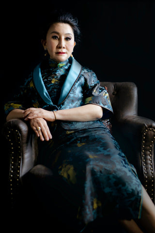 Woman sitting and posing in a kimono robe