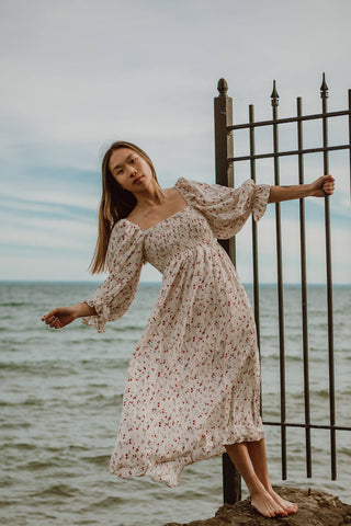 Pompeii outfits woman in a floral midi dress