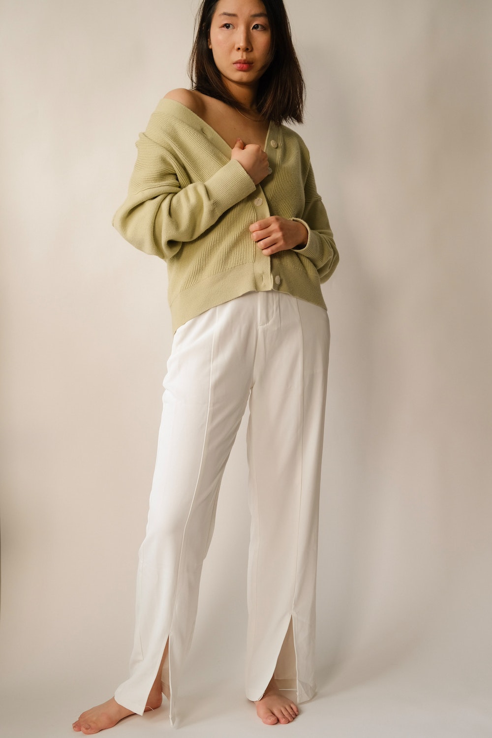 White Pants: 40 Best Outfits For Women In 2023 cardigan