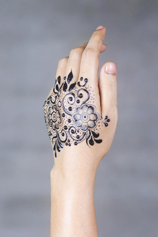 henna hindu women body art