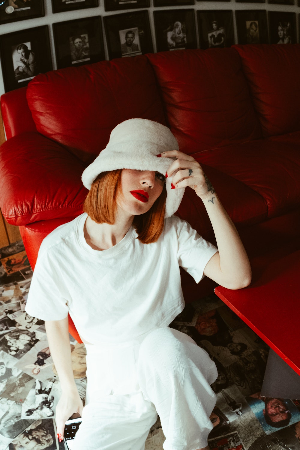White Pants: 40 Best Outfits For Women In 2023 tee and bucket hat