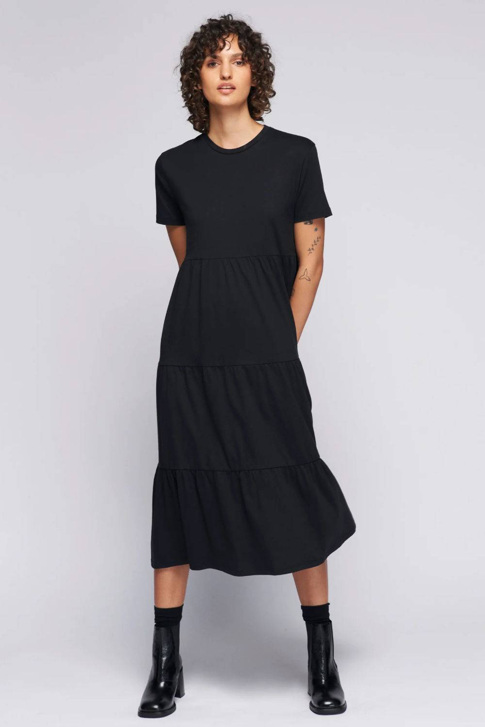 15 Best Minimalist And Chic Clothing Brands Like Arket | Panaprium
