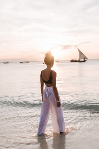 cute beach date outfit white palazzo pants