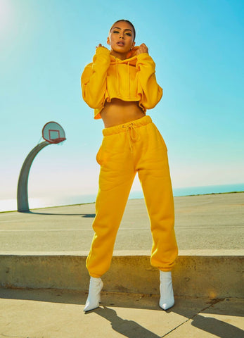 yellow pants outfits sporty look