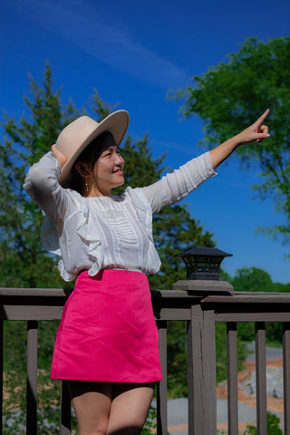 gray skirt sunhat outfit