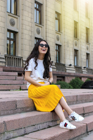 art museum date outfit white shirt