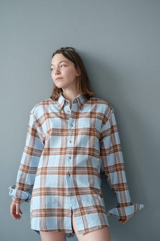mom fall outfits plaid button-up shirt