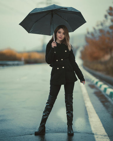 rainy concert outfits umbrella