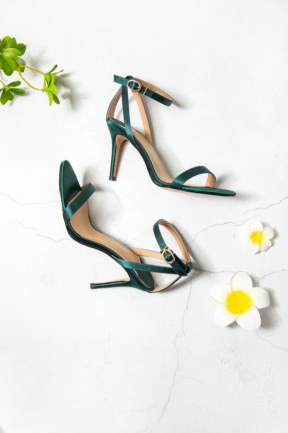 Can you wear green to a wedding? sandals