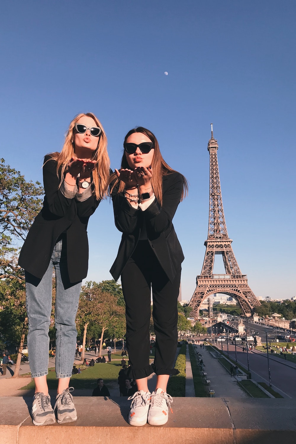 Eiffel Tower outfits summing up