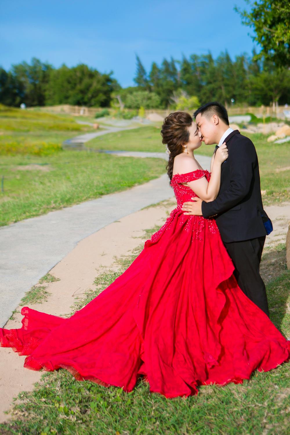 Can you wear red to a wedding? wedding dress