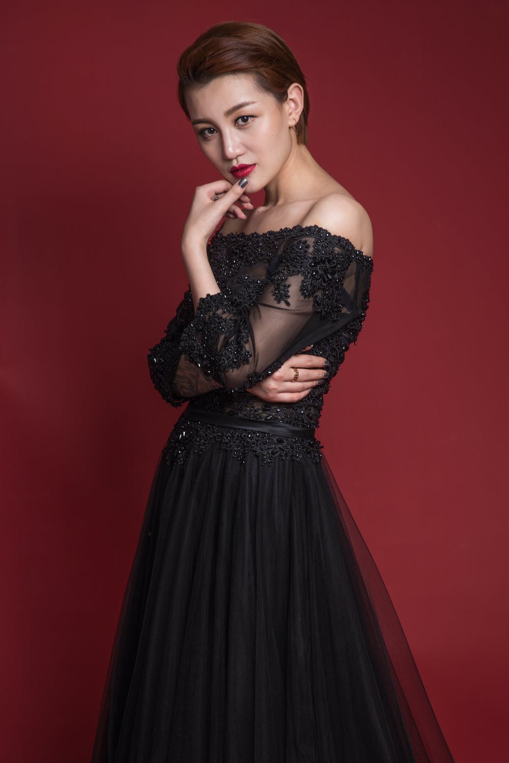 Schwarzes Kleid für Party-Outfits im Stil der „Roaring 20s“