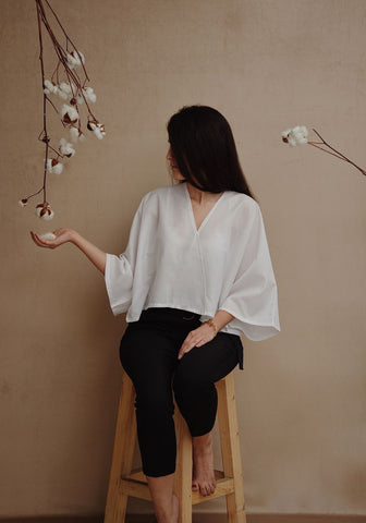 mom night-out outfits flowy blouse
