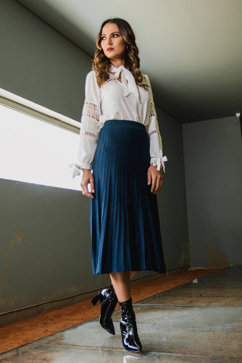 powerful woman outfit pleated skirt