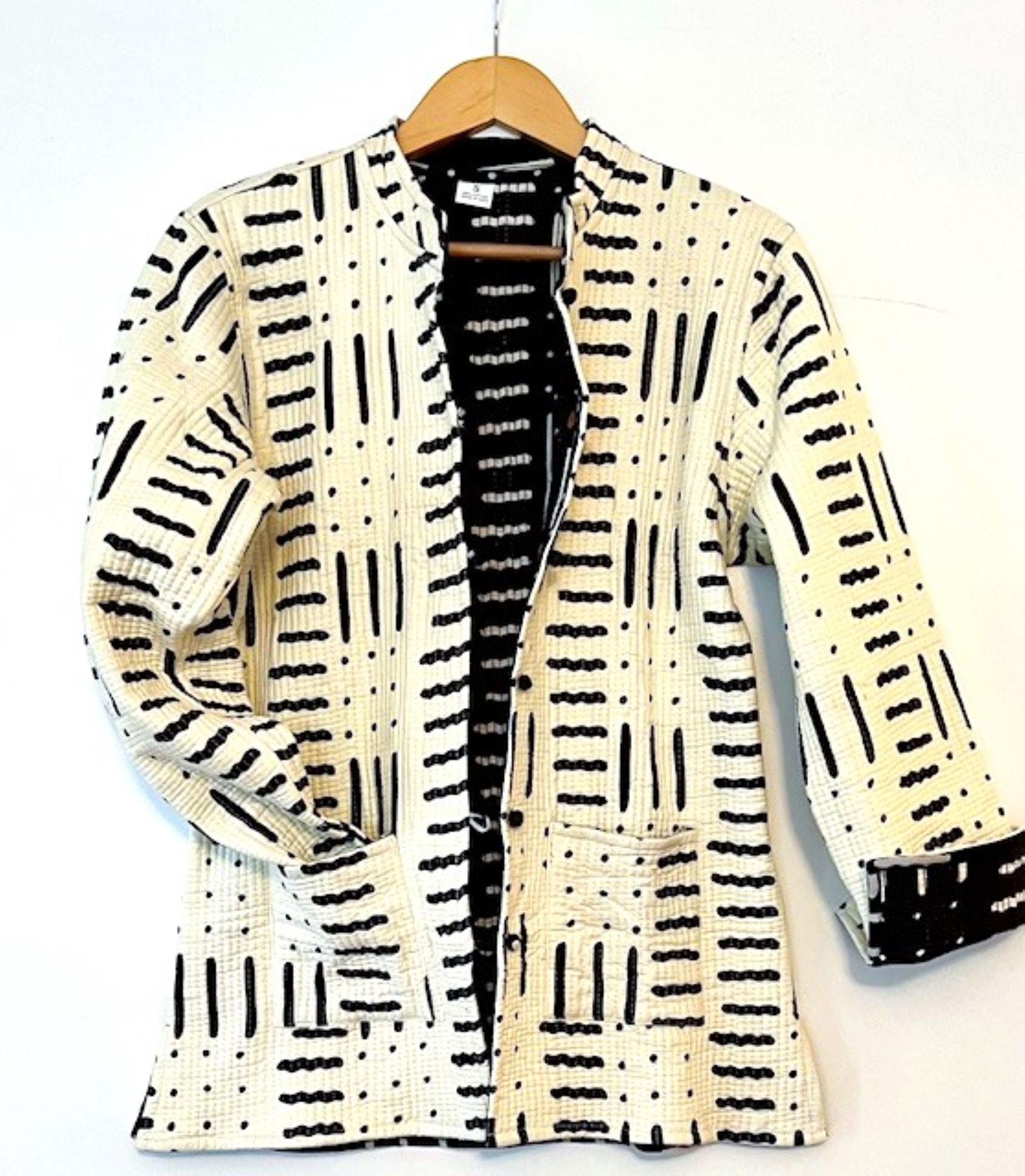 Sophisticated Fully Reversible Handmade Kantha Jacket Is Timeless (Cream and Black)