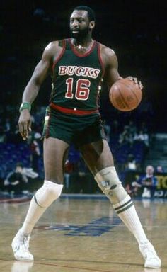 Bob Lanier | left handed basketball player