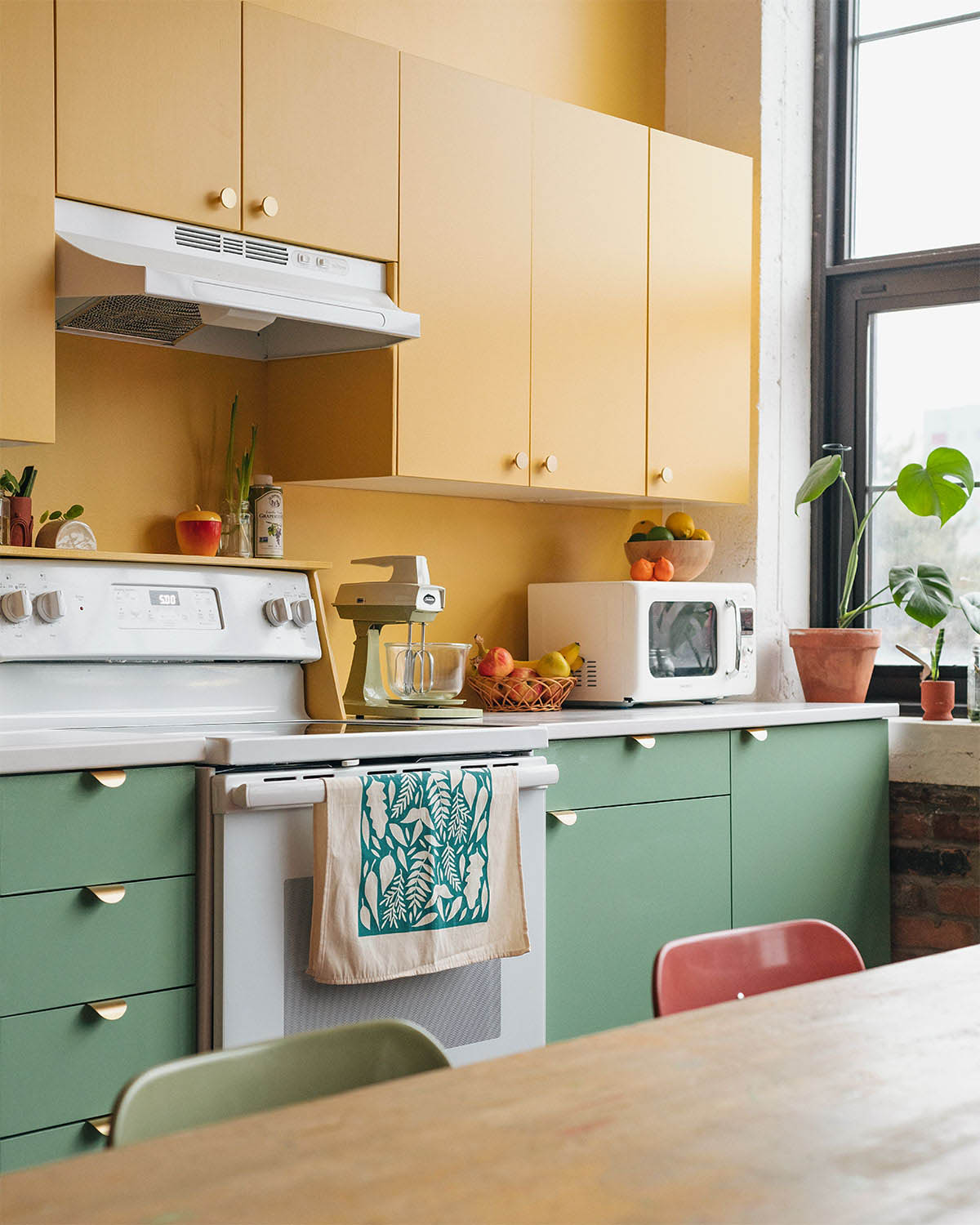 Move Over White, It's All About the Colorful Kitchen – Clare