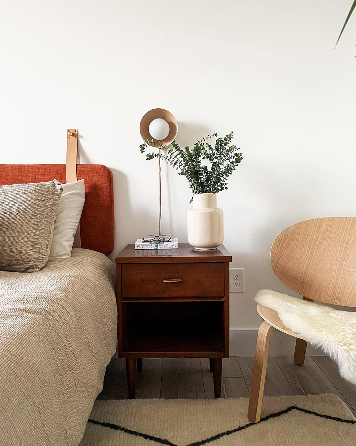 Simple Bedroom Decorating Ideas | Clare