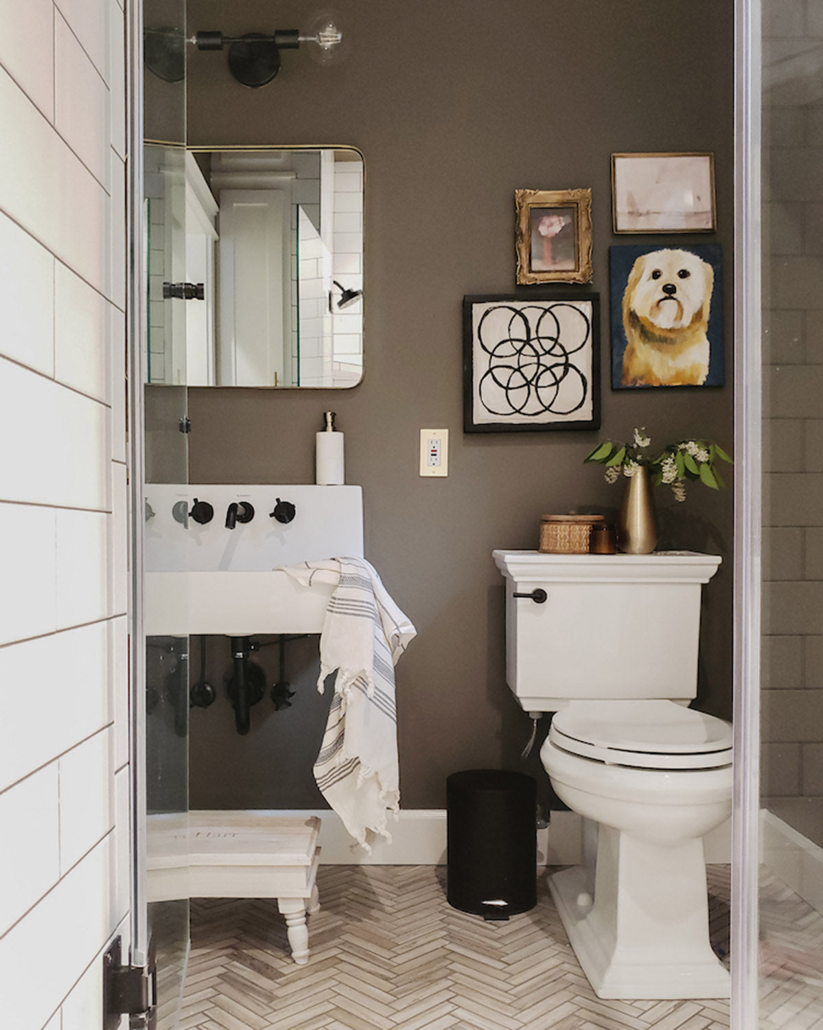 Small Bathrooms: Interior Design Ideas