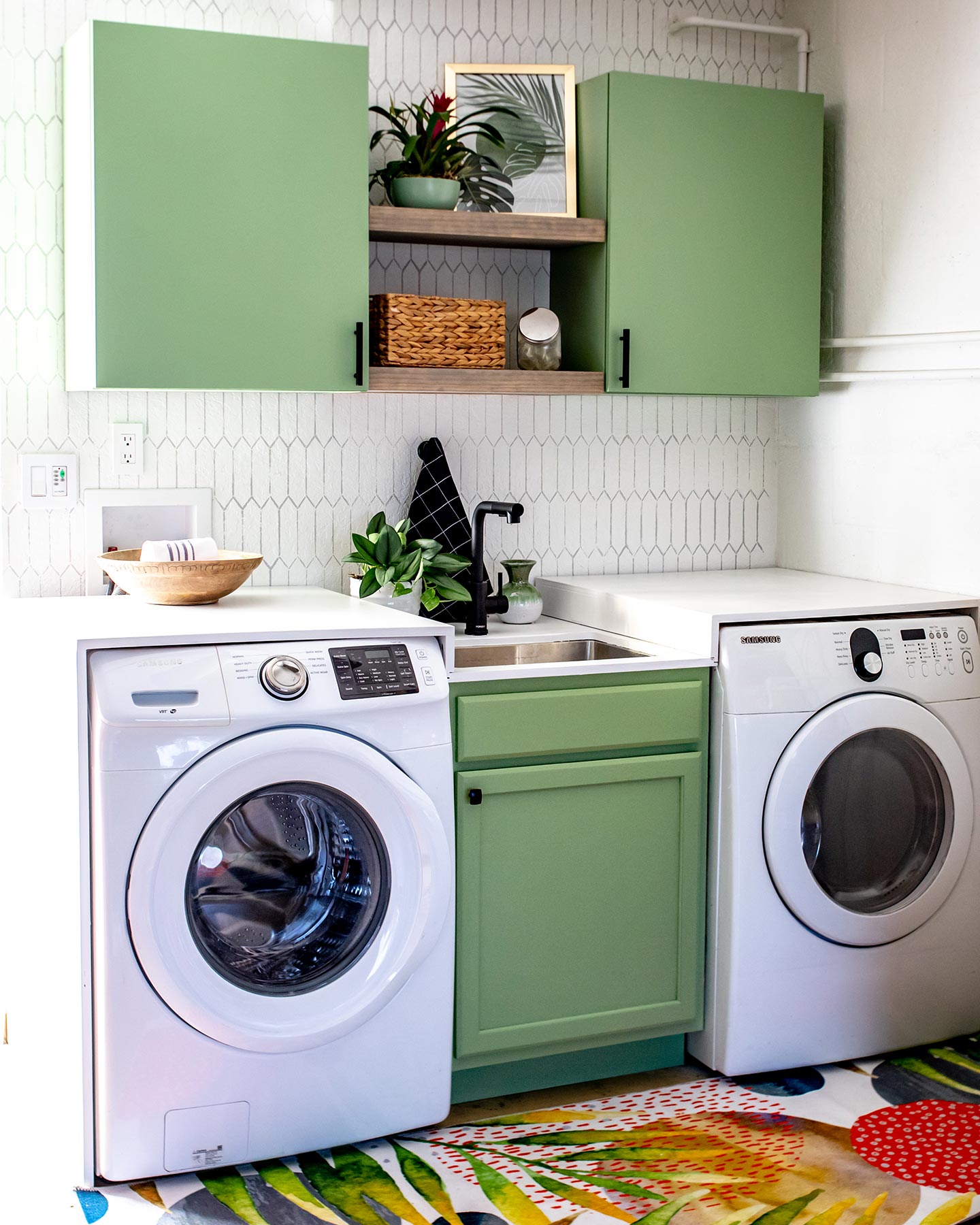 Discover the perfect shades of Green Paint from Clare, like this energetic hue called Avocado Toast.