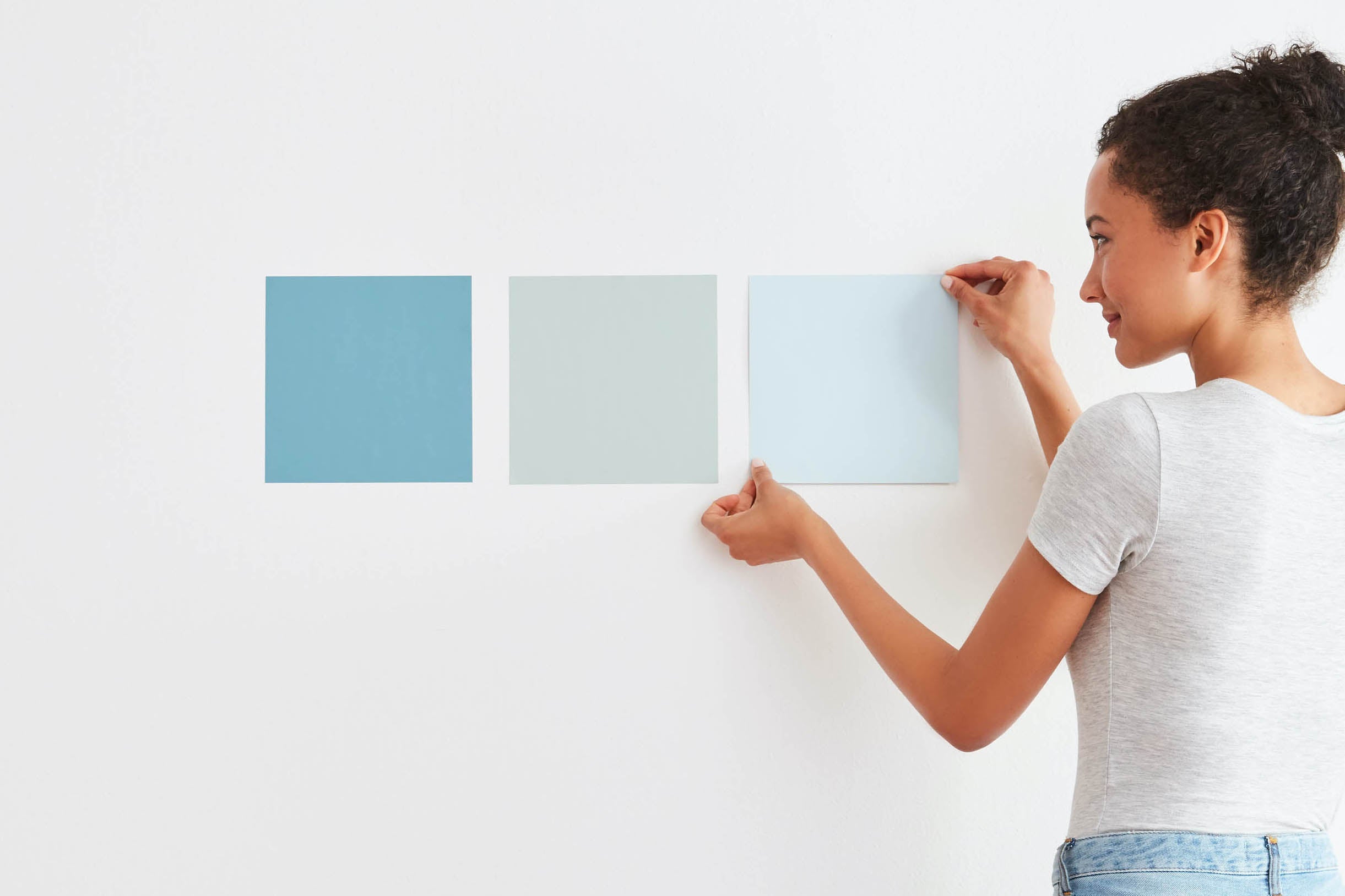 How much does it cost to paint a room? From hiring painting services to DIY, these must-read tips will help you plan & budget for your interior paint project.