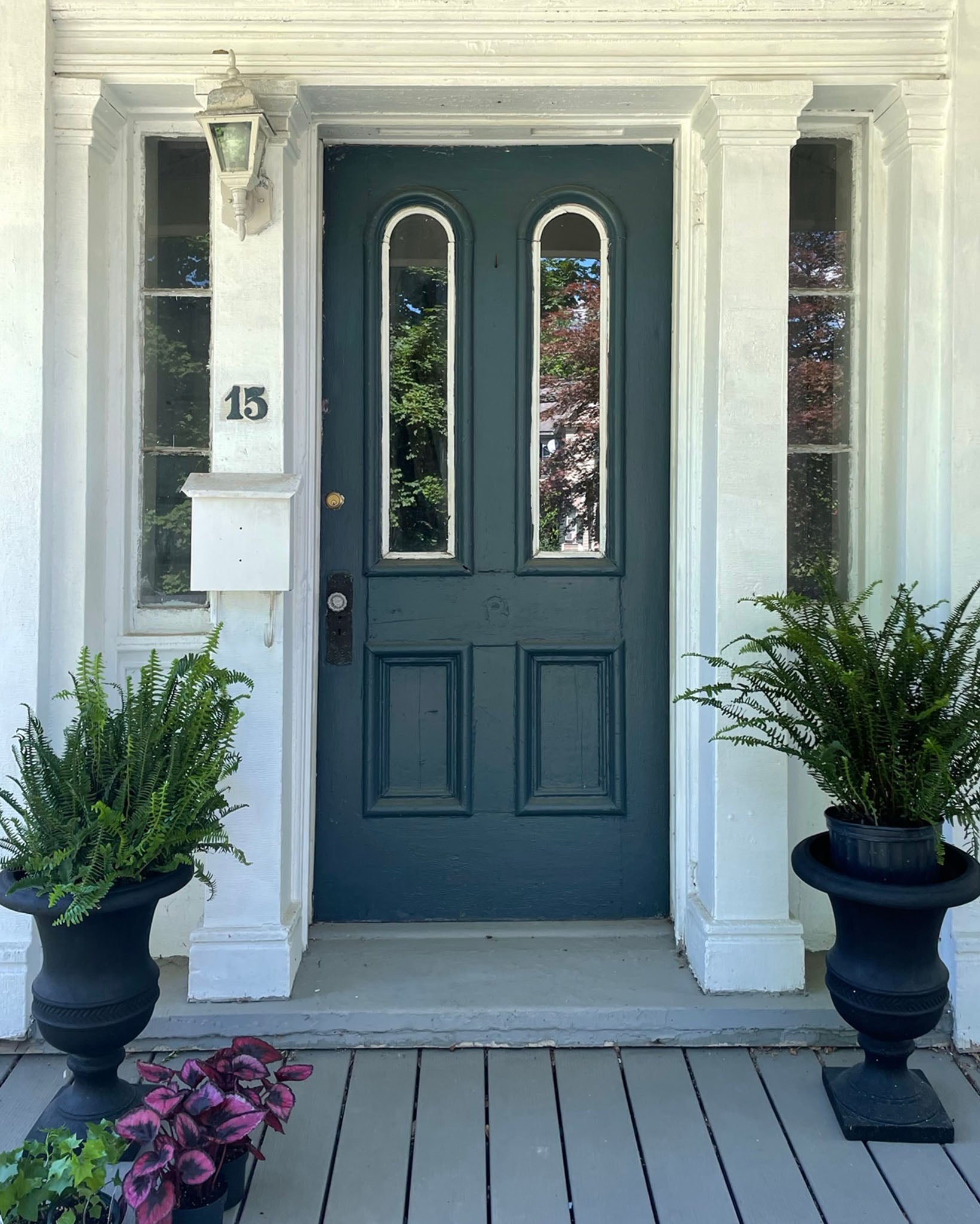 How to paint a front door: Tips for before you paint your front door. How to prep, sand and remove your door from its hinges.