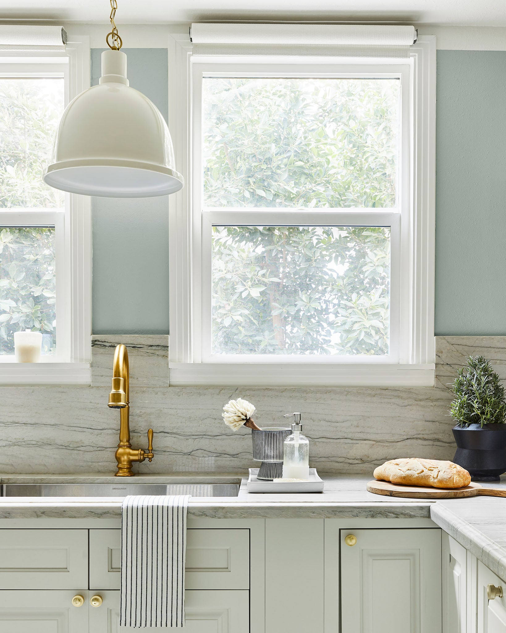 You'd never guess this was faux marble - a budget-friendly kitchen reno success.