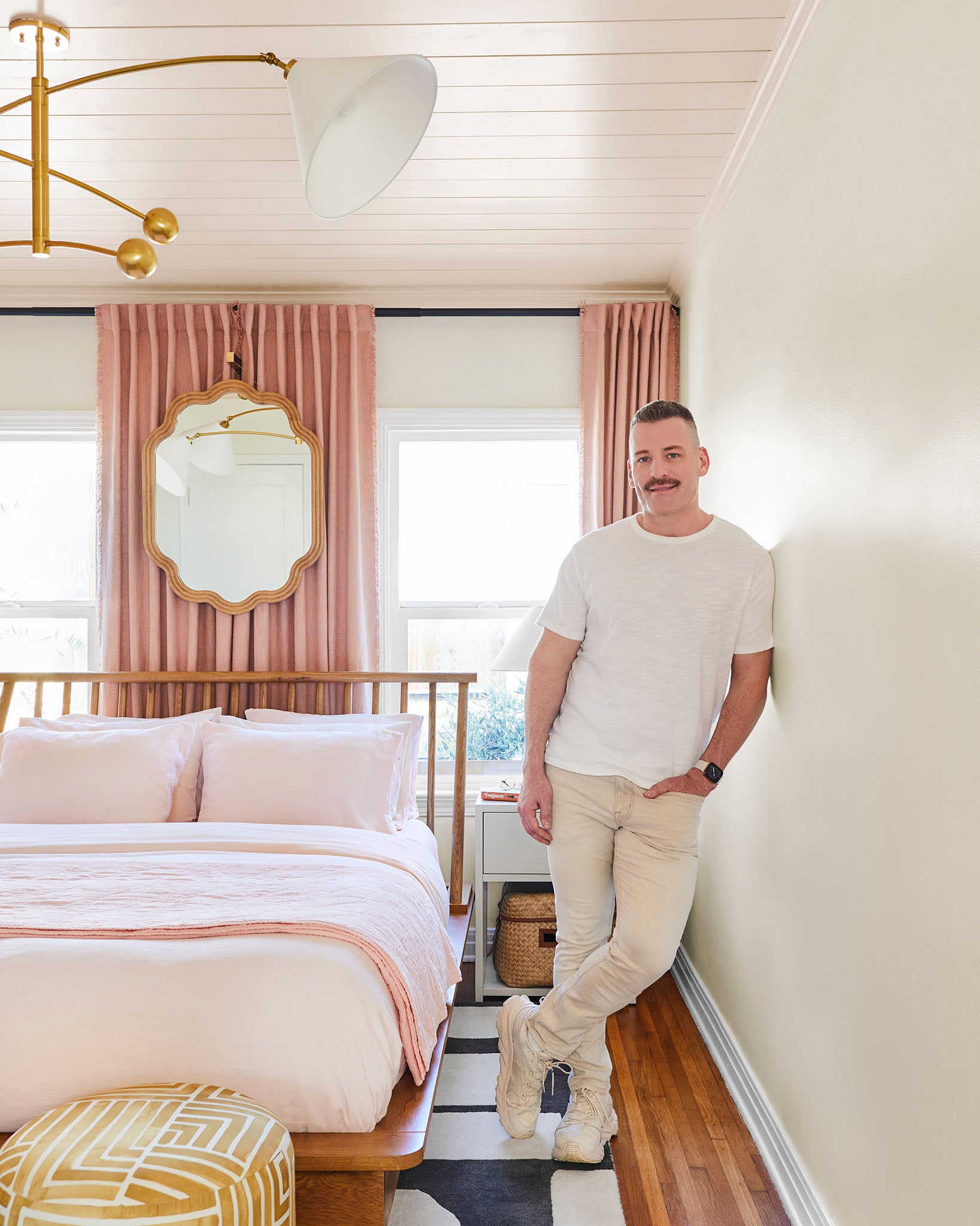 Designer Orlando Soria painted his ceiling pink for an impressive room upgrade.