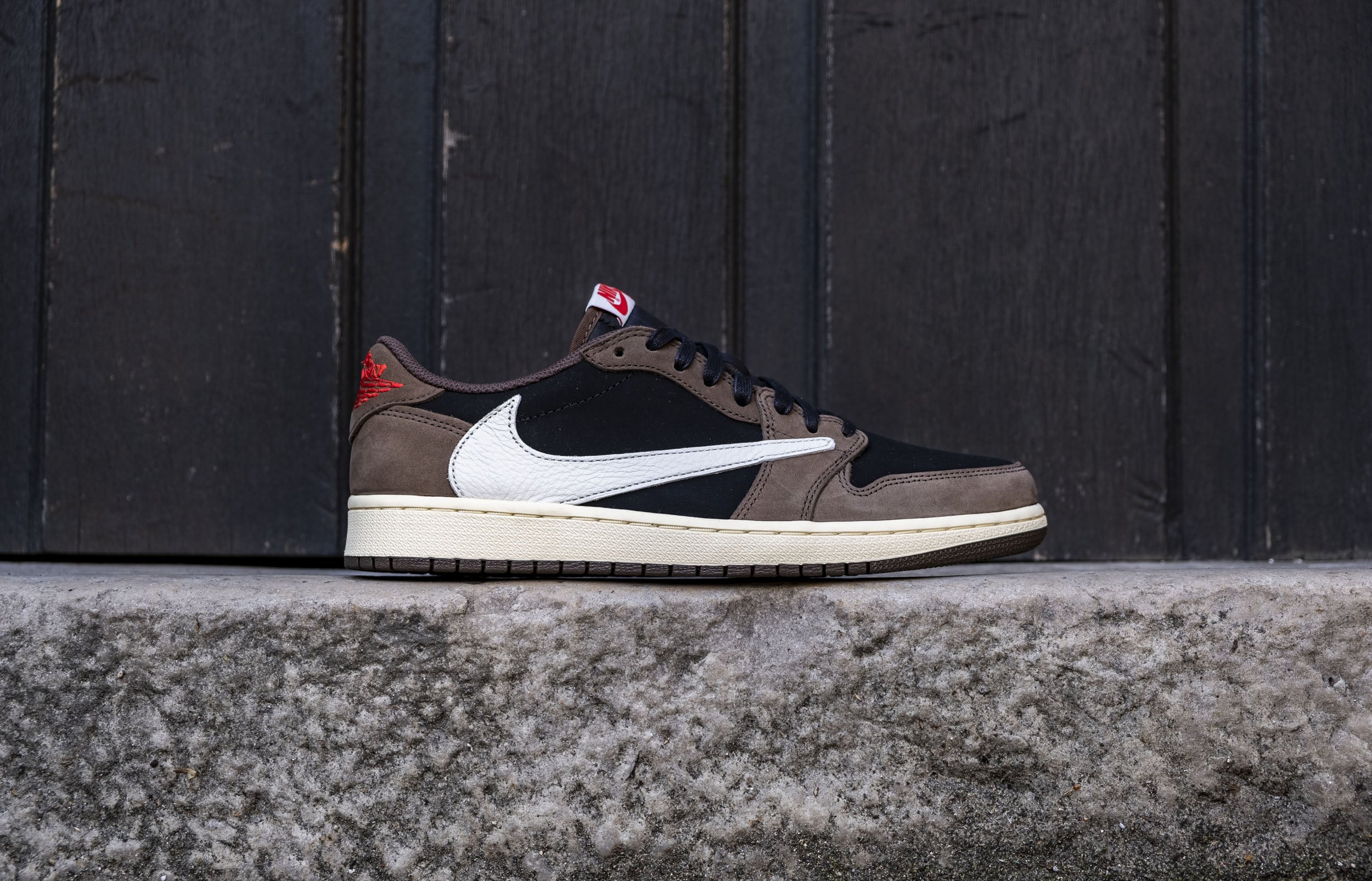 travis scott jordan 1 low where to buy