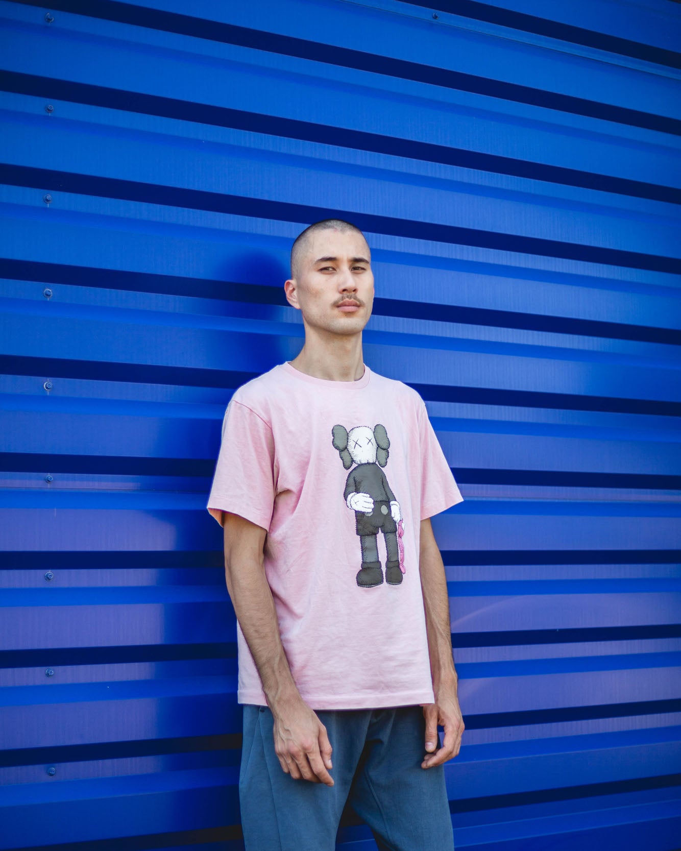 Kaws x Uniqlo Tee "Companion" Pink - LA BOITE COLLECTOR