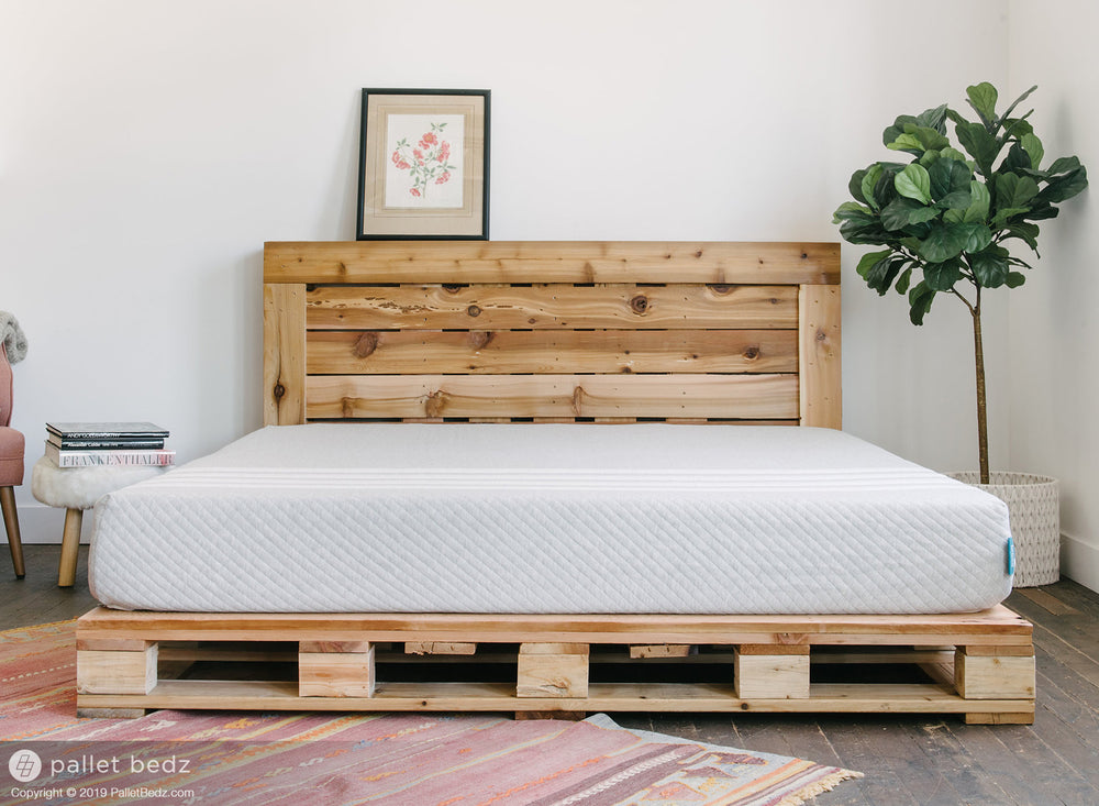 pallet bed frame and mattress by gatochwegchristel