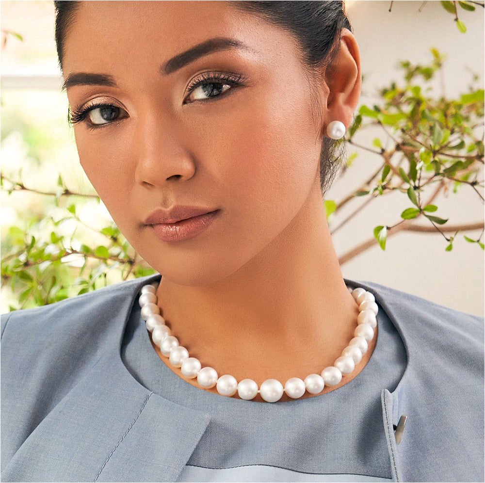 2024 Pearl Jewelry Trends: Large Classic Pearl Necklaces