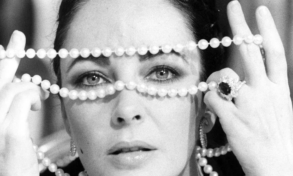 How to Spot Fake Pearls