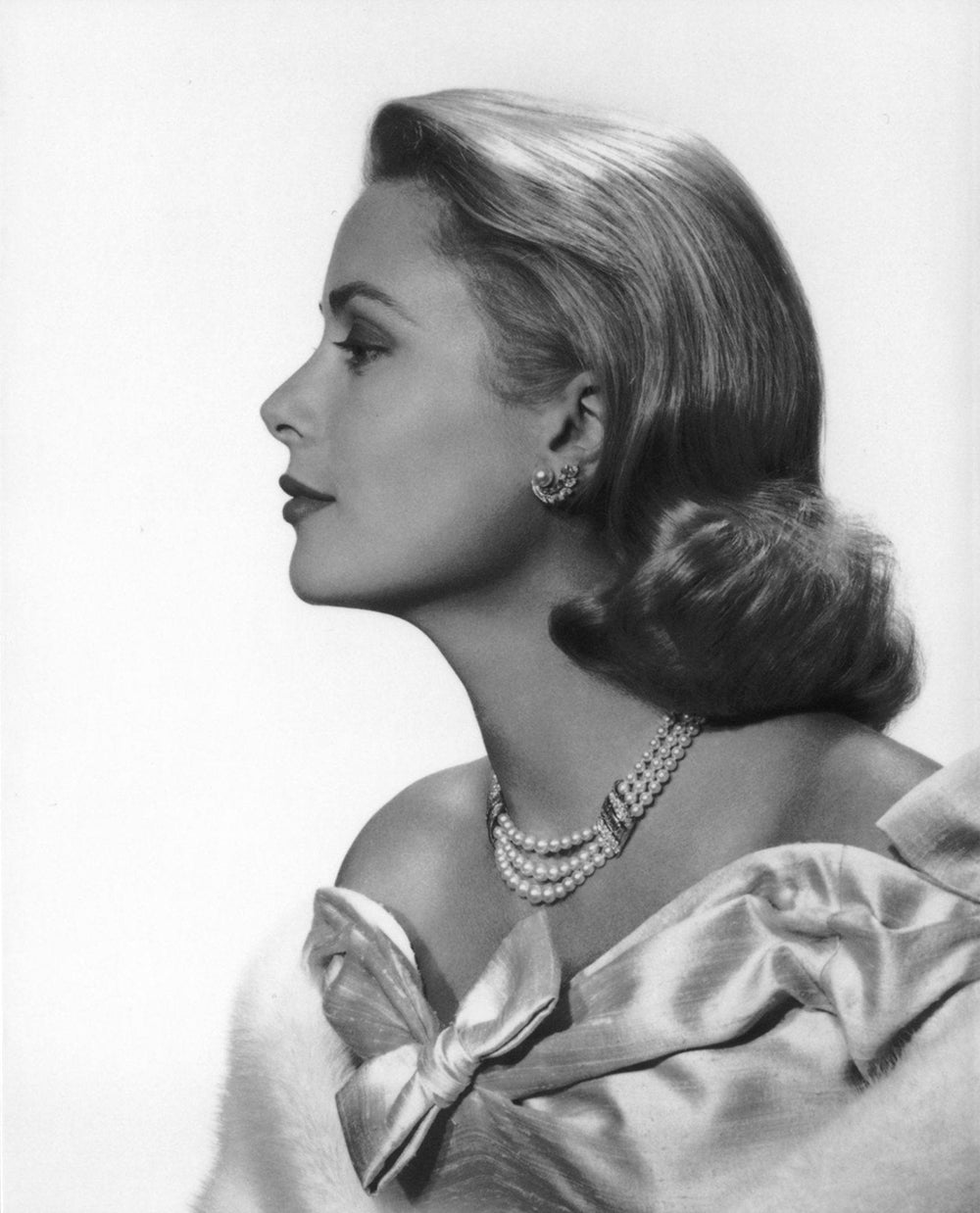 Most Iconic Pearl Necklaces in History: Grace Kelly Pearl Necklace