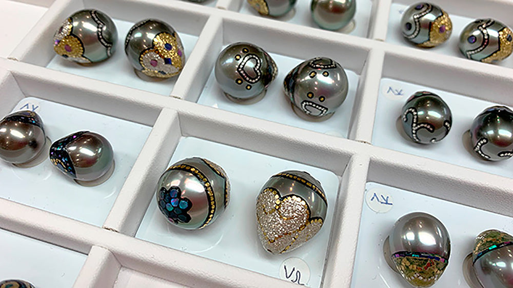 maki-e pearls on display at Tucson gemshow