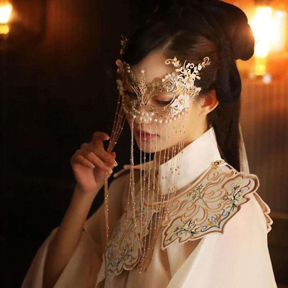 Pure Inspiration: Masquerade Mask with Freshwater Pearls