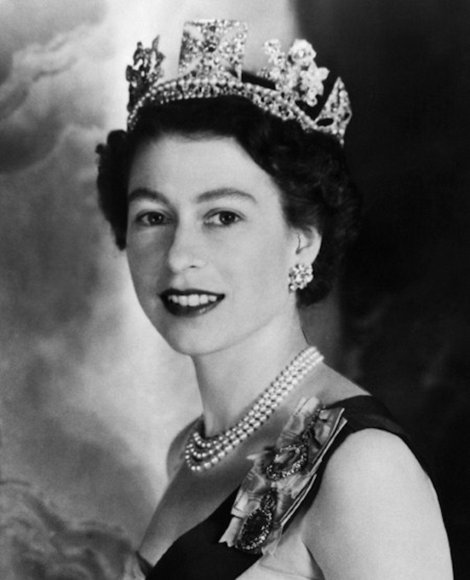 Most Iconic Pearl Necklaces in History: Queen Elizabeth II Triple Strand Pearl Necklace