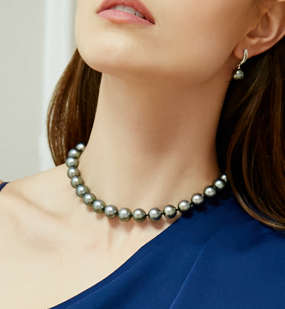 Wear a Tahitian Pearl Necklace