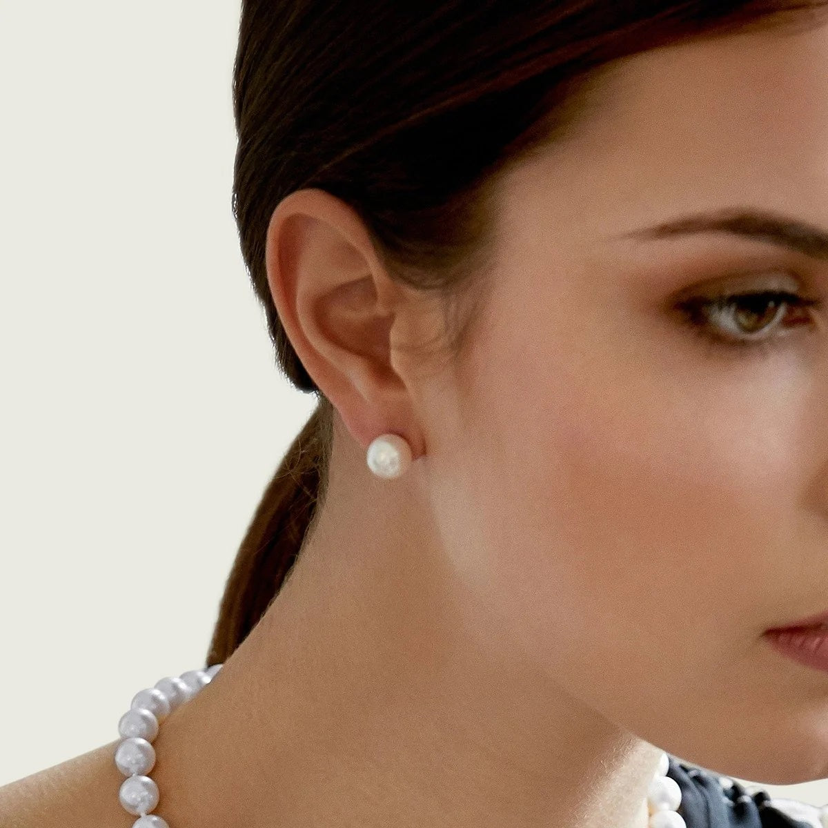 Best Pearl Earring Sizes to Wear 9-10mm