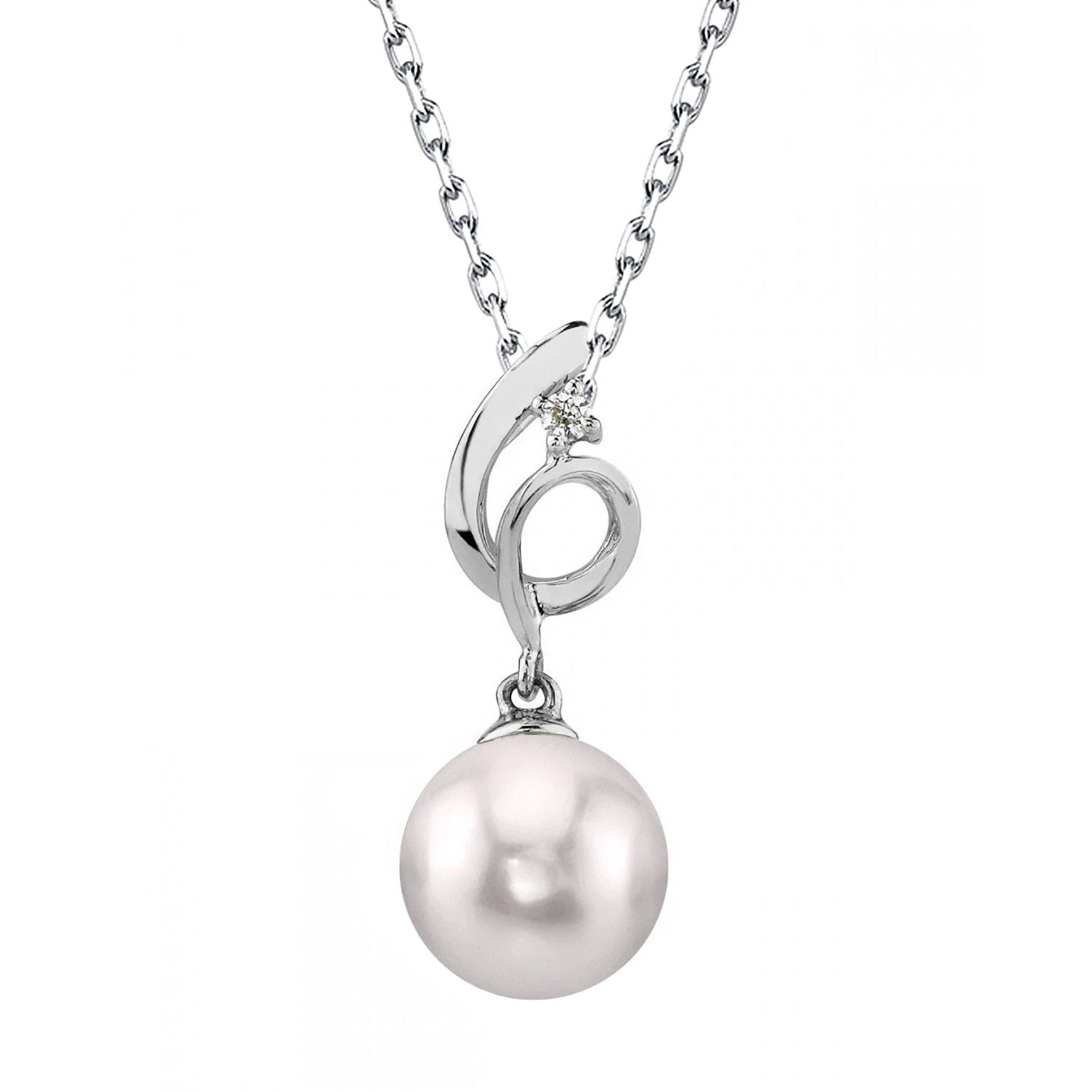 Closer shot showing details of Akoya Pearl and Diamond Symphony Pendant