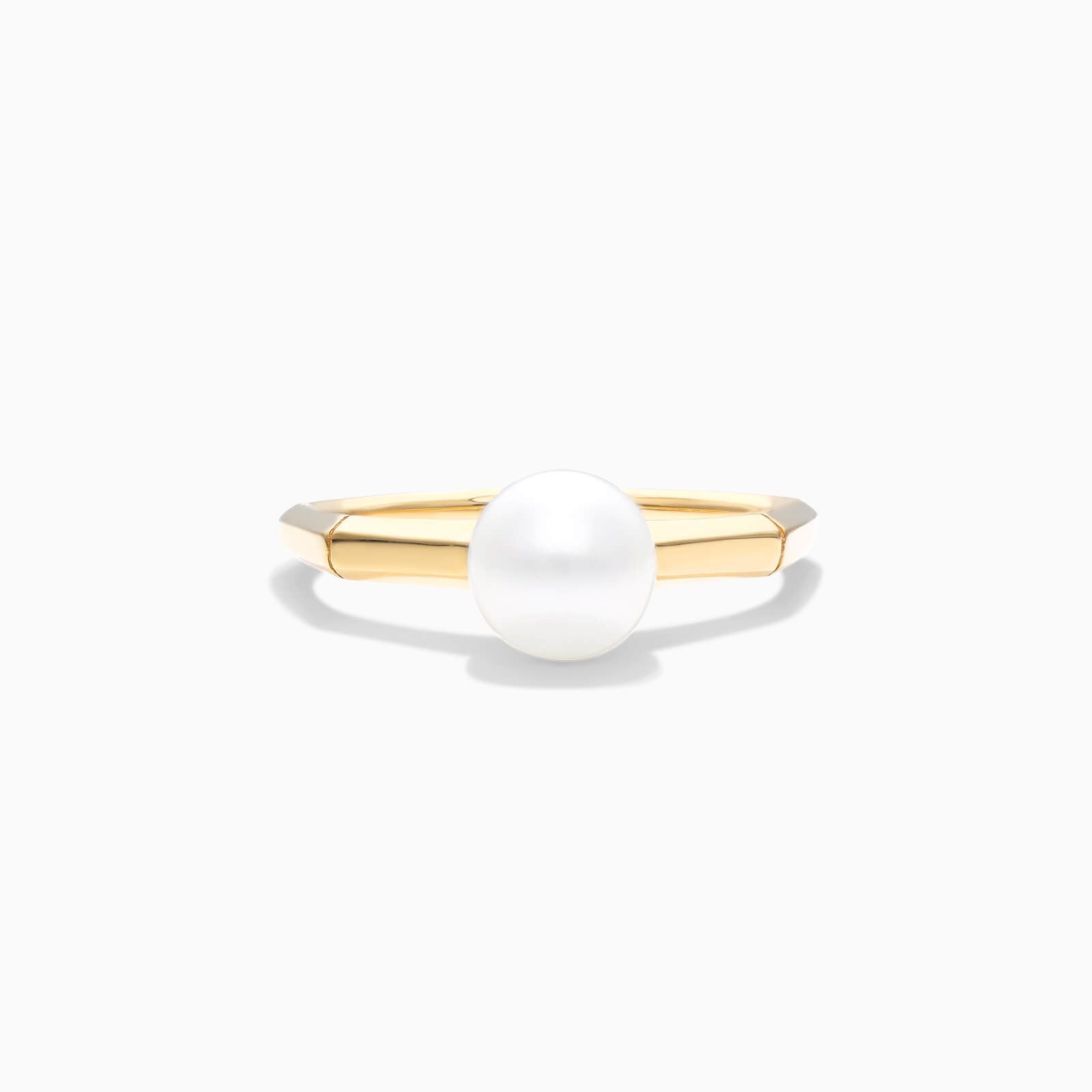 Close up shot of 14K Yellow Gold Minimalistic Freshwater Cultured Pearl Ring