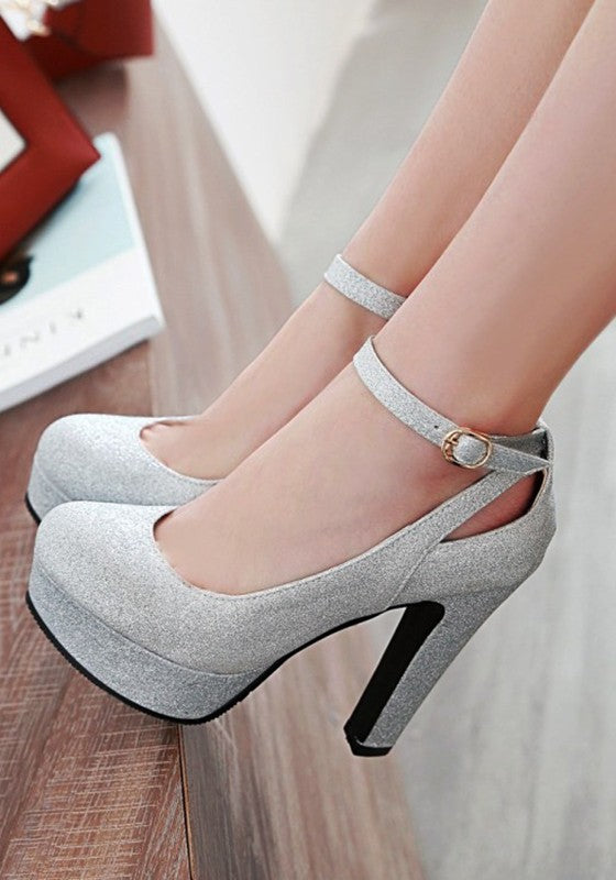 silver round toe shoes